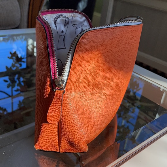 Pop of color makeup case 🧡💓 - Picture 2 of 4